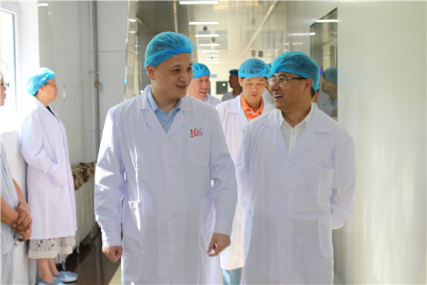 集團領(lǐng)導(dǎo)沈波一行赴赤峰蒙欣藥業(yè)、艾克制藥調(diào)研